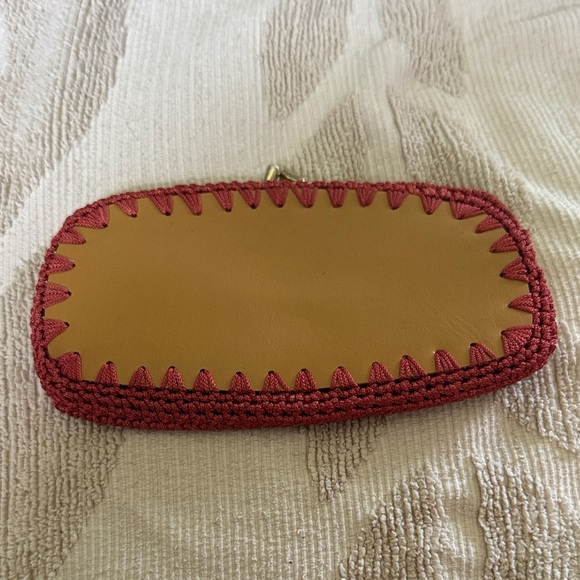 Stylish hand made and crocheted Roger Gimbel Tan and Red Glasses Case - Picture 2 of 10